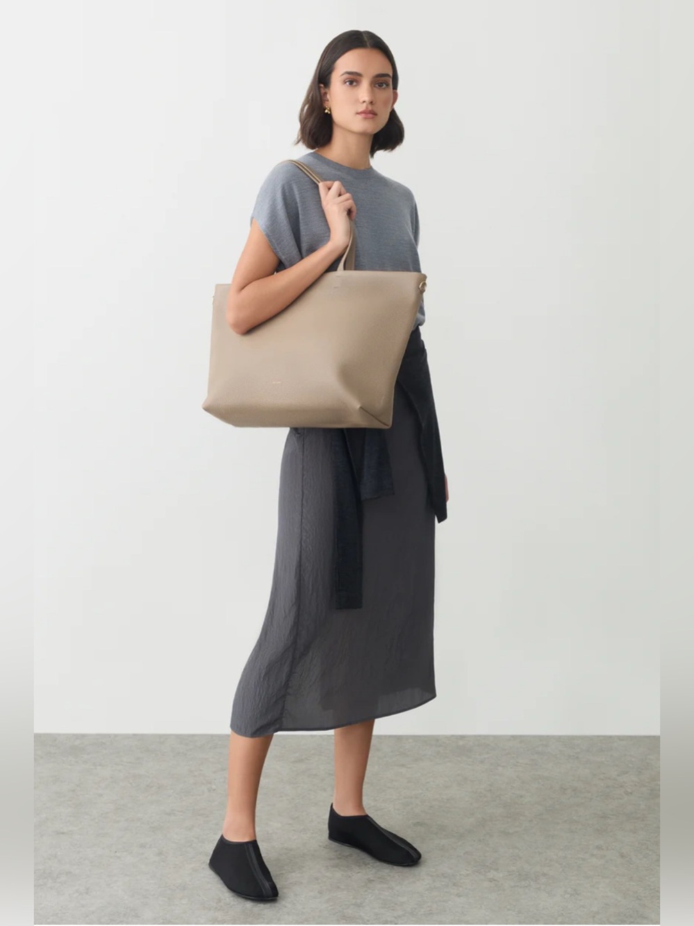 Cuyana Classic Tote Bag - Picture 4 of 13